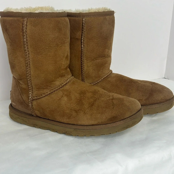 UGG Classic Short 5825 Tan Brown Boots Sz 6 - Picture 1 of 6